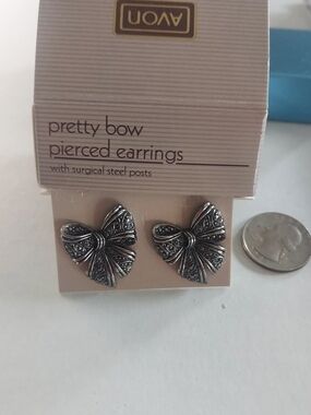 Vintage Avon Pretty  Silver-Tone Bow Stud Earrings